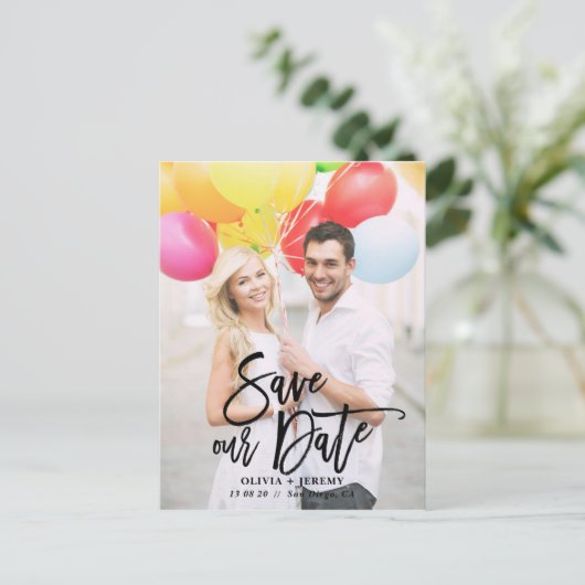 Black Rustic Hand met foto's opslaan onze datum Aankondigingskaart (Staand voorkant)