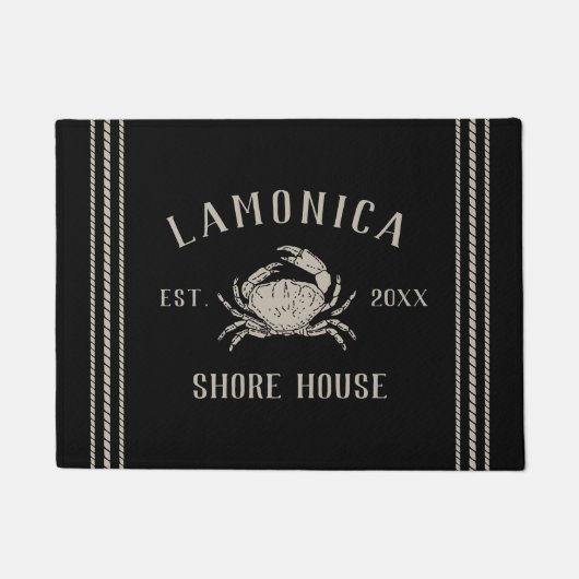 Black | Rustic Shore House Personalized Crab Deurmat (Voorkant)