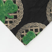 Black shamrock on Celtic Knots Fleece Blanket Deken (Hoek)