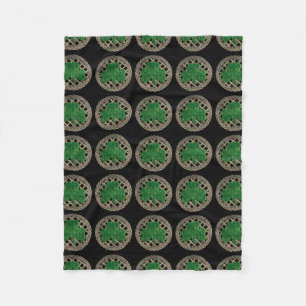 Black shamrock on Celtic Knots Fleece Blanket Deken