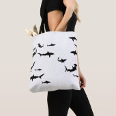 Black Sharks Silhouette Swimming Tote Bag (Dichtbij)