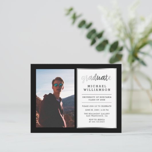 Black & Silver Afstuderen fotograaf Uitnodiging Briefkaart (Staand voorkant)