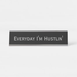 Black Silver 'Day I'm Hustlin' Funny Pun Bureau Naambordje