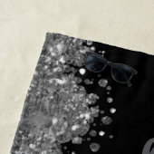 Black Silver Glitter Grey Modern Monogram Strandlaken (In situ)