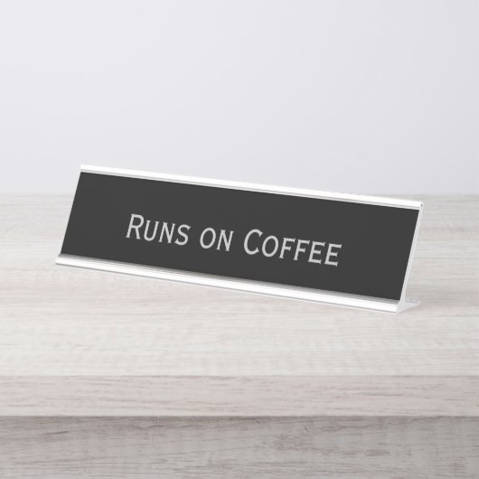 Black Silver 'Runon Coffee' Funny Pun Bureau Naambordje (Voorkant)