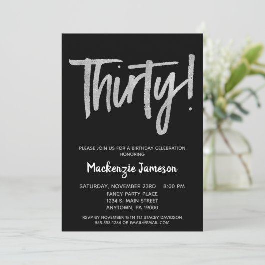 Black Silver Script 30th Birthday Party Invitation Kaart (Staand voorkant)