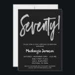 Black Silver Script 70th Birthday Party Invitation Kaart<br><div class="desc">Een elegante,  eenvoudige maar opvallend zwarte en zilveren uitnodiging voor een 70e verjaardag. De het manuscripttekst van Glam bij de bovenkant en zilveren hieronder tekst met de naam in stand-out wit</div>