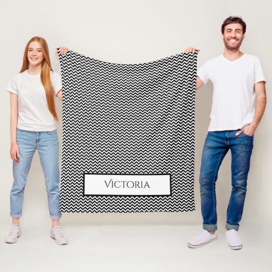 Black Simple Chevron Personalized Fleece Blanket Deken (In situ)