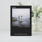 Black Simple Modern Minimalist Photo Wedding RSVP Kaartje (Staand voorkant)