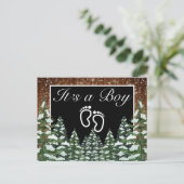 Black Snowy Wood & Forest Pine Het is een jongen Aankondigingskaart (Staand voorkant)