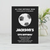 Black Soccer Birthday-uitnodigingen Kaart (Staand voorkant)