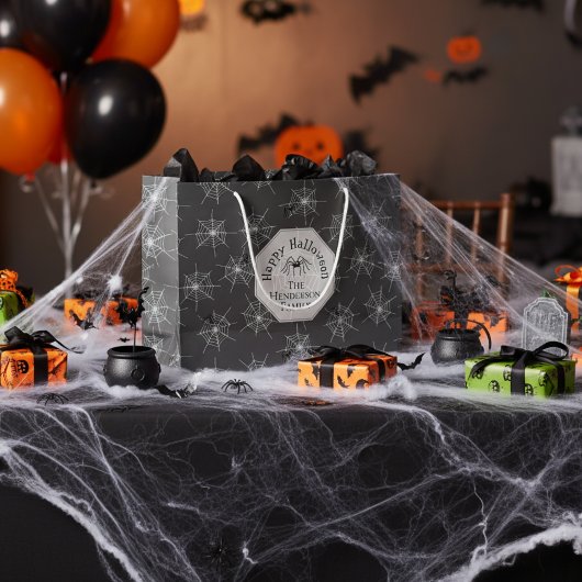 Black Spiderwebs Happy Halloween Groot Cadeauzakje