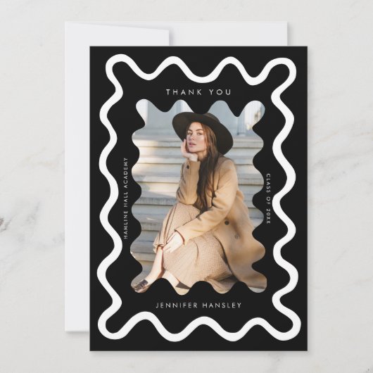 Black Squiggly Wavy Lijst Afstuderen Dank u Aankondiging (Voorkant)