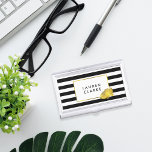 Black Stripe & Gold Peony Business Card Holder Visitekaarthouder<br><div class="desc">Deze gestroomlijnde en vrouwelijke houder van het visitekaartje is voorzien van vettige zwarte en witte strepen met een spelende pony bloem in een faux gold effect. Coördineert met onze Black Stripe & Gold Peony-kantoor,  papierproducten en accessoires. Aanpassen met een monogram,  naam of tekst van uw keuze!</div>