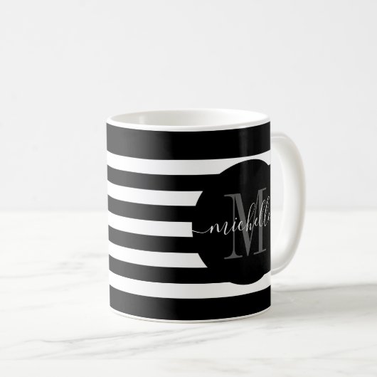 Black Stripe Monogram Cirkelscript Modern Elegant Koffiemok (Voorkant rechts)