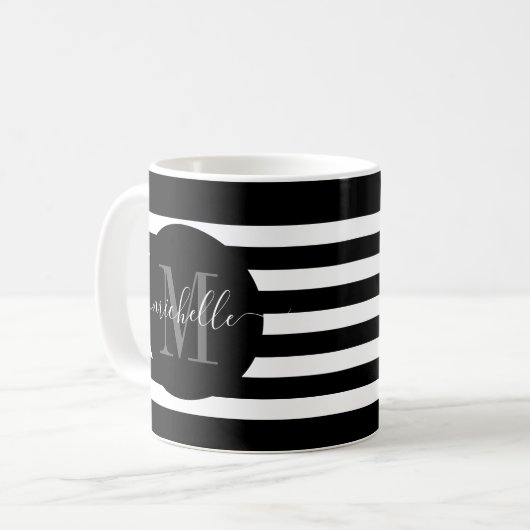 Black Stripe Monogram Cirkelscript Modern Elegant Koffiemok (Voorkant links)