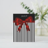 Black Stripe Red Bow Wedding RSVP Kaart (Staand voorkant)