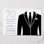 Black Suit & Stropdas 70th Birthday Party Real Sil Folie Uitnodiging<br><div class="desc">Black Suit & Stropdas 70th Birthday Party Real Silver Foil Invitation Dusty Roos Bekijk andere uitnodigingen in onze niche en nestwinkel</div>