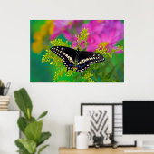 Black Swallowtail op gouden staaf Poster (Thuiskantoor)