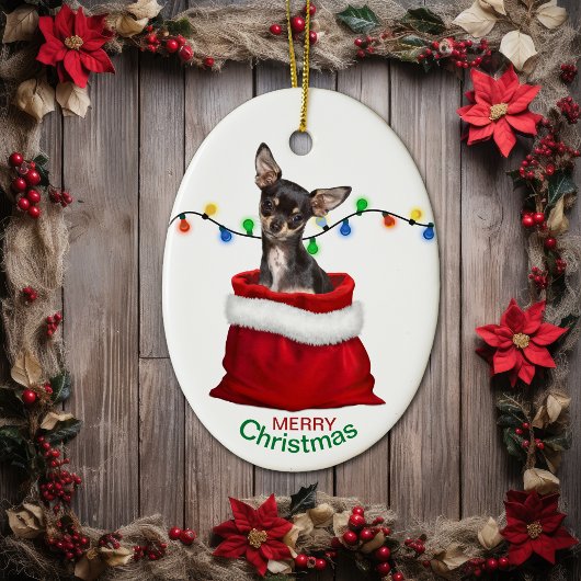 Black Tan Chihuahua Dog in Gift Bag met Kerstmis Keramisch Ornament