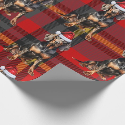 Black Tan Coonhound Dog en Red Plaid Kerstmis Cadeaupapier (Hoek)
