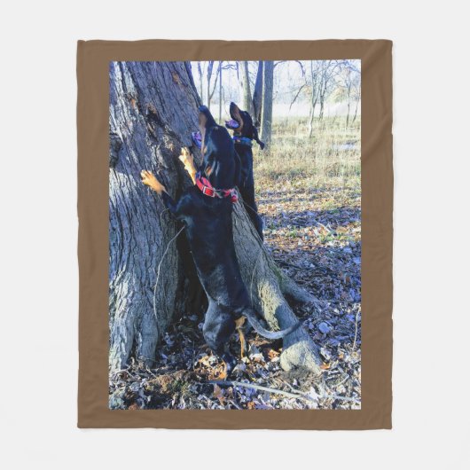 Black & Tan Coonhounds Treeing Fleece Blanket (Voorkant)