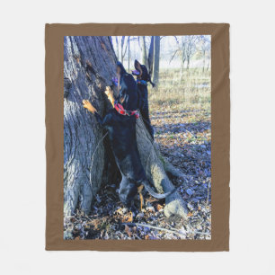 Black & Tan Coonhounds Treeing Fleece Blanket Deken
