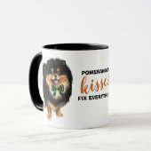 Black Tan Pomeranian Kisses Fix Alles Mok (Voorkant links)