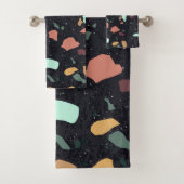 Black Terrazzo Pattern Bad Handdoek (Insitu)