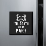 Black Til Death Do US Part Wedding Custom Favors Magneet<br><div class="desc">Weddenmagneten voor gasten zijn goed voor de uitspraak "'Til Death do us part'" en skelethanden vormen een hart. Accessoires met een zwarte partij met een bewerkbare datum en de initialen van de bruid en de bruid. Ben zeker om ons collectie te bezoeken om meer coördinerende punten te zien die dit...</div>