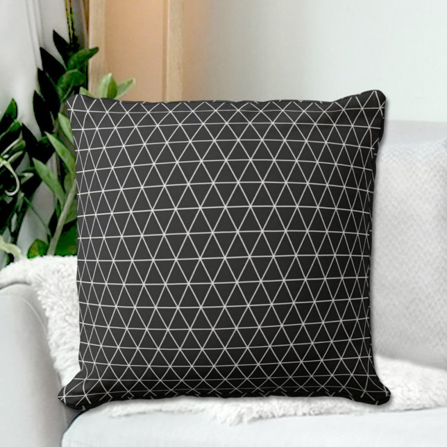 Black Triangles Pattern Throw Pillow Kussen (Creator heeft geüpload)