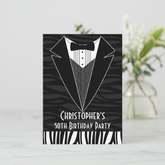 Black Tuxedo Mannen 50th Birthday Party Uitnodigin Kaart (Staand voorkant)