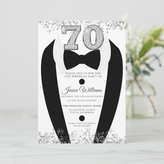 Black Tuxedo Suit Silver Mannen 70th Birthday Part Kaart (Staand voorkant)