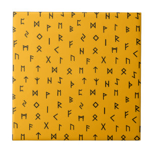 Black Viking loopt op Mustard Yellow Background Tegeltje