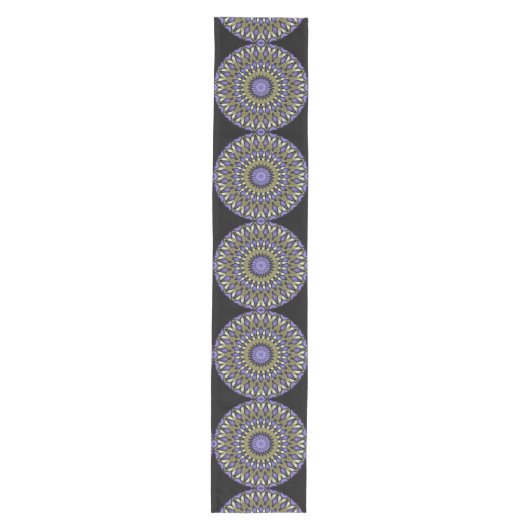 Black Violet Paars Faux Gold Mandala Pattern Medium Tafelloper (Voorkant)