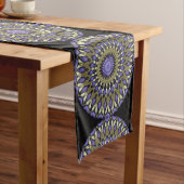 Black Violet Paars Faux Gold Mandala Pattern Medium Tafelloper (Voorbeeld)