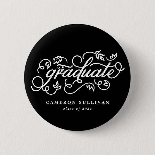 Black Whimsical Floral Script Afstuderen Button (Voorkant)