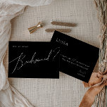 Black Whimsical Script Bridesmaid proposal Kaart<br><div class="desc">Deze zwarte whimsical script bridesmaid voorstelkaart is perfect voor uw klassieke eenvoudige zwarte en witte minimale moderne boho bridal party voorstel. Het ontwerp biedt elegante, delicate en romantische handgeschreven kalligrafie met een formele shabby chic typografie. De blik zal goed gaan met om het even welk trouwseizoen: lente, zomer, herfst, of...</div>