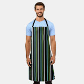 Black, white, and green stripe digital schort (Gedragen)