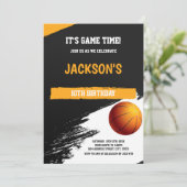 Black & White Basketball Verjaardag Uitnodiging (Staand voorkant)