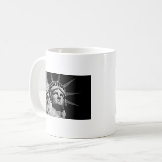 Black White beeld van Liberty New York Koffiemok (Voorkant links)