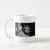 Black White beeld van Liberty New York Koffiemok (Links)