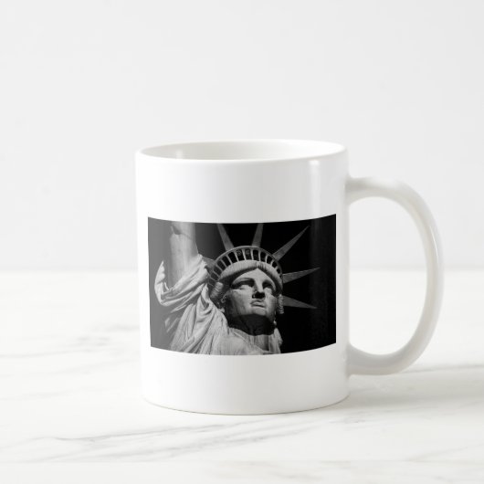 Black White beeld van Liberty New York Koffiemok (Rechts)