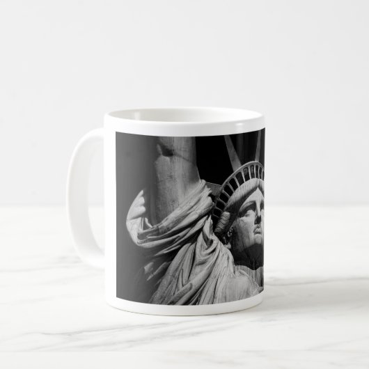 Black White beeld van Liberty New York Koffiemok (Voorkant links)