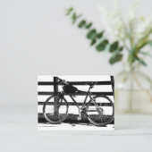 ©Black & White Bicycle op Zee Visitekaartje (Staand voorkant)