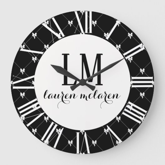 Black & White Bow Monogram Grote Klok (Voorkant)