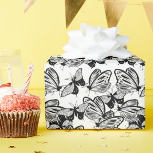 Black  White Butterflies Cadeaupapier (Verjaardagsfeest)