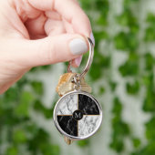 Black White Check Marble Sleutelhanger - Uw brief (Hand)