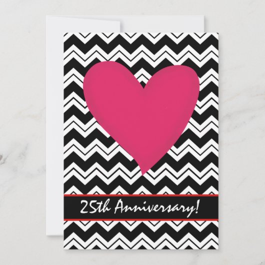 Black White Chevron Heart Jubileum Party Invite Kaart (Voorkant)