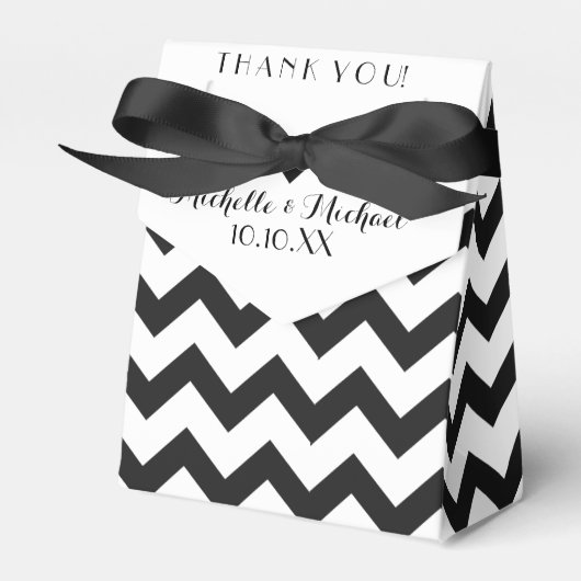 Black White Chevron Names Date Wedding Favor Bedankdoosjes (Voorkant Zijde)